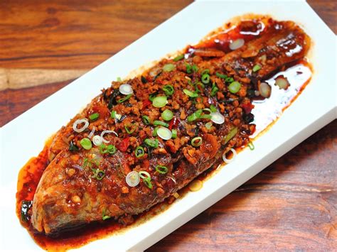  Spicy Braised Fish Fillet: Un trionfo di sapori piccanti e umami che si scioglie in bocca!