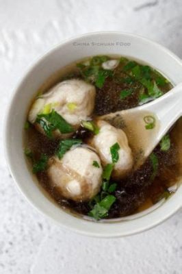  Meizhou Fish Ball Soup: Un Intenso Brodo Umami Con Un Gioco di Texture Sottili e Spugnose?