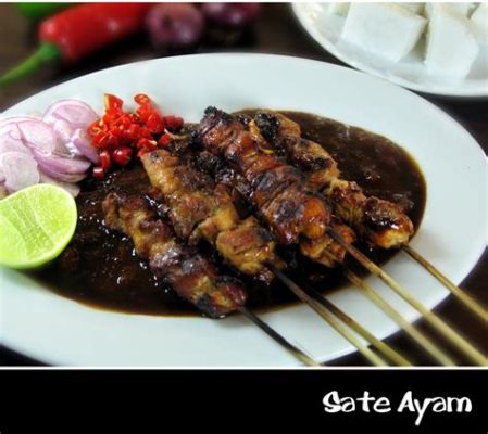  Sate Ayam: Un trionfo di spezie aromatiche e marinature succulente!