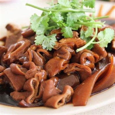  Spicy Fried Pork Intestines: Un Affascinante Fusión di Croccantezza e Piccantezza Inarrestabile!