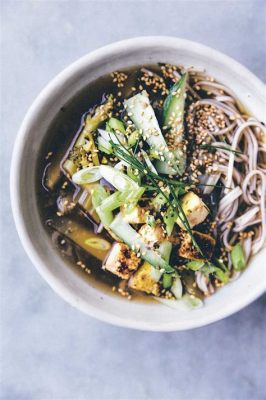  Tofu Skin Noodles con Funghi Shiitake: Una Delizia Vegetariana che Esplode di Sapori Umami!